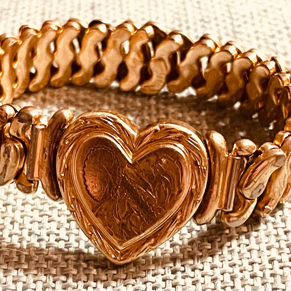 Vintage Gold Sweetheart Expansion Bracelet w/ Dmd cut Engraved Heart shaped face
